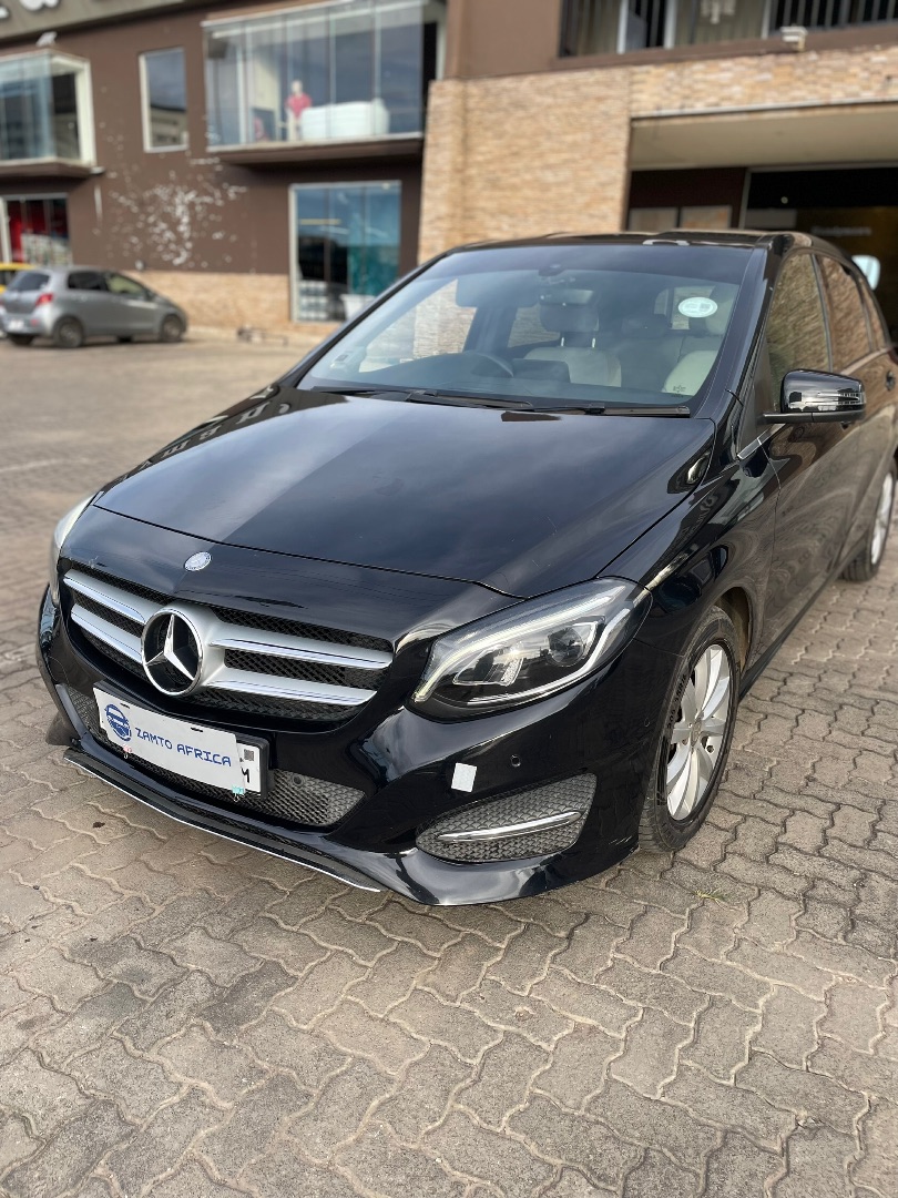 Mercedes Benz B180 Front View